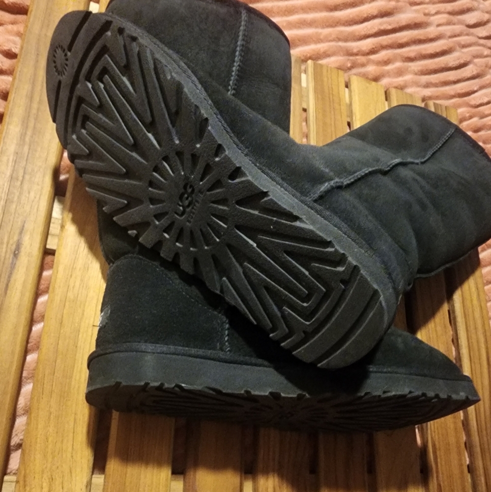 UGG BOOTS - Picture 3 of 3